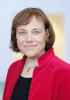 Profilbild von Dr. h.c. Annette Kurschus, lächelt, trägt eine rote offene Jacke, darunter ein schwarzes Shirt und eine goldene Kette mit Anhänger.